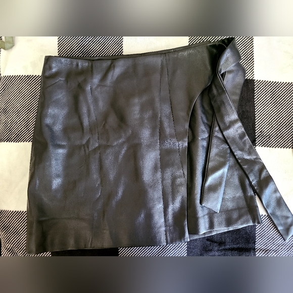 BNWT Mango mini skirt🖤 - Picture 3 of 8